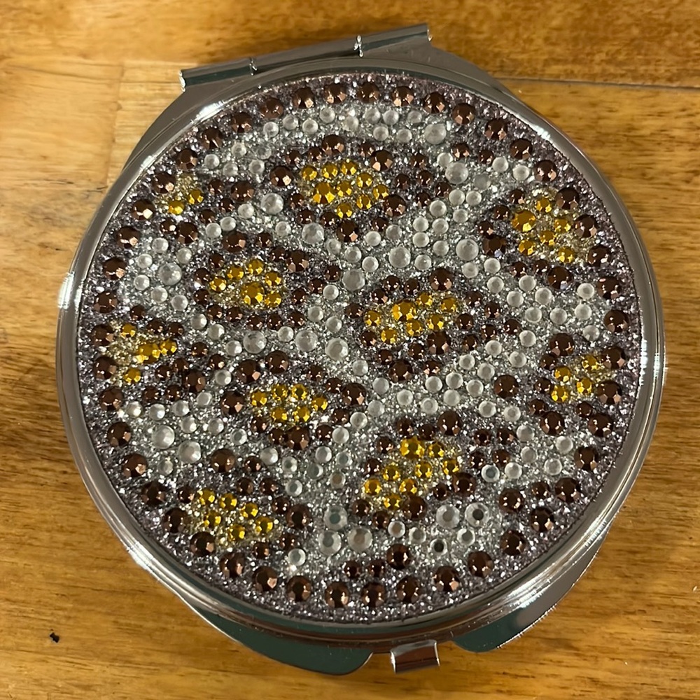Decorative pocket mirror